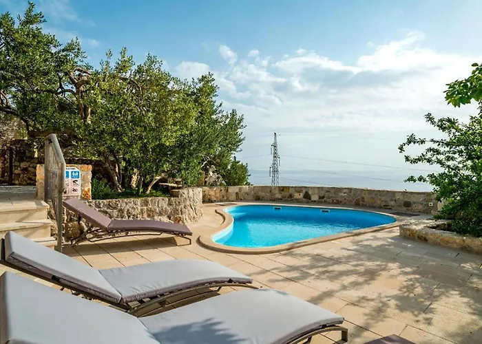 Stunning In מאקרסקה