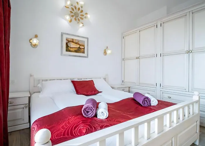 Stunning In Vakantiehuis Makarska